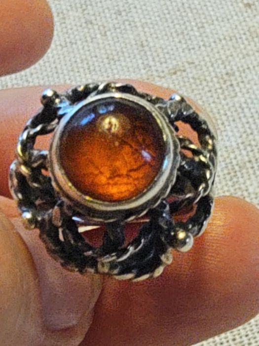 Stary pierścionek Orno z bursztynem