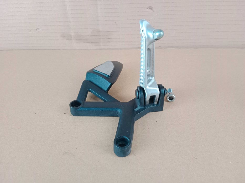 Triumph Speed Four 600 Lewy Set Kierowcy Przód Podnóżek 02-06