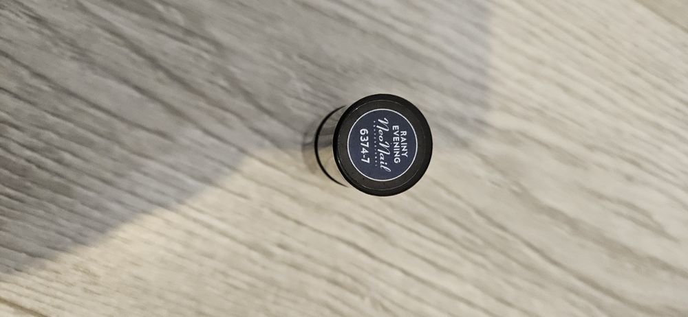 Granatowy lakier hybrydowy i brazowy