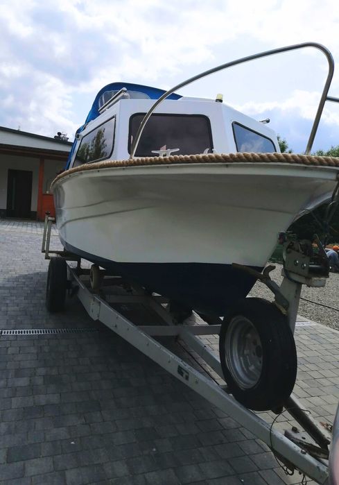 Łódź motorowa kabinowa 6 m + silnik Mercury 40 KM