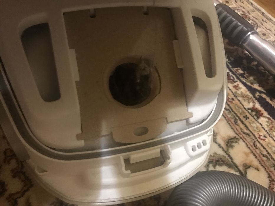 Пилосос Electrolux 1800w