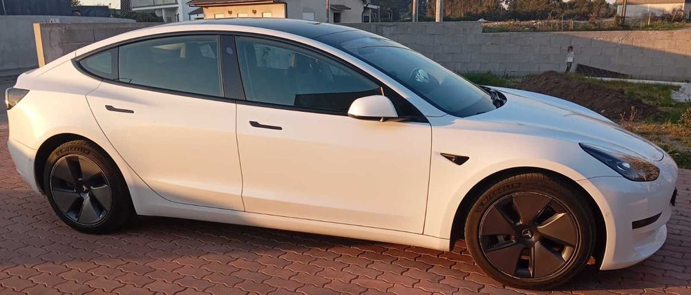 Tesla Model 3 2021 SR+