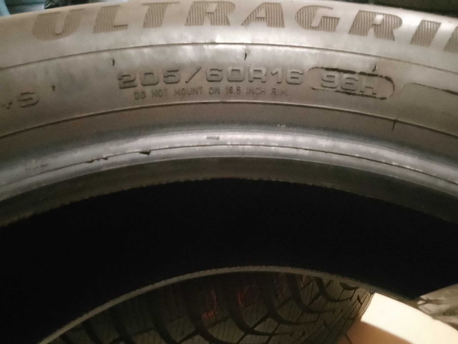 Пара шин 205/60R16 GOODYEAR UltraGrip