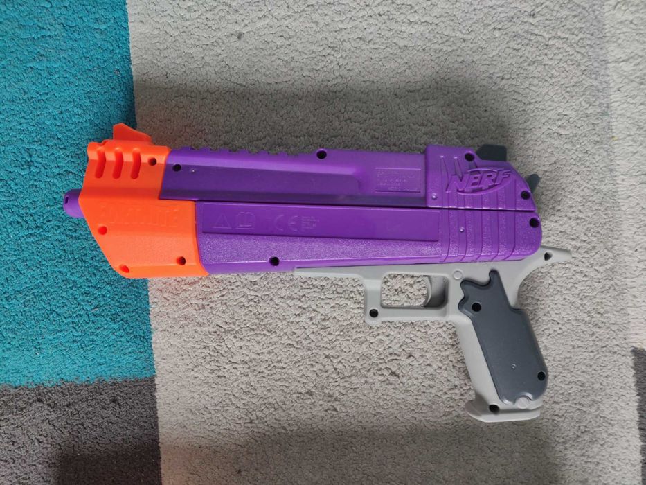 Pistolety NERFY 5 szt. kolekcja, sprawne, strzałki