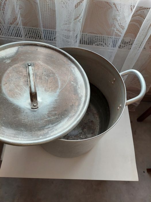 Продам алюмінієві каструлі.  8 л , 6 л , 30 літрів