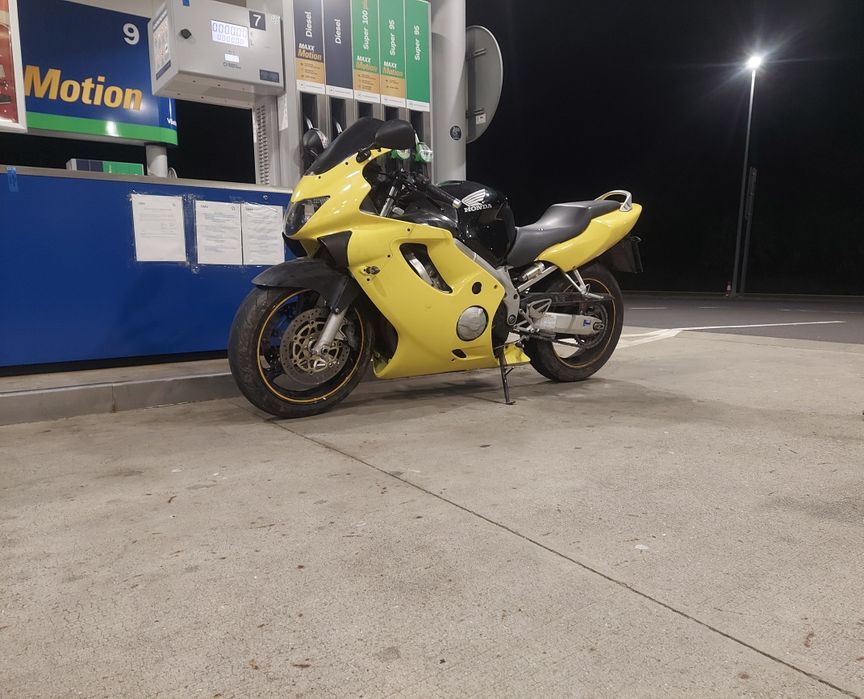 Запчастини на Honda cbr f4 хонду сбр 600 ф4