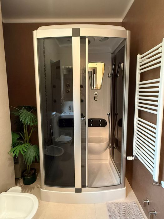 Quarto mobilado com WC privativo – Zona nobre de Torres Novas