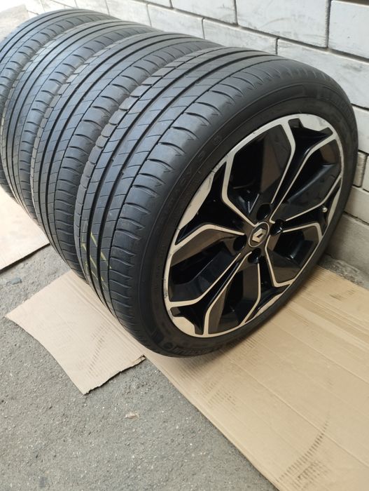 R17 4 100 диски Renault original  с шинами Michelin.