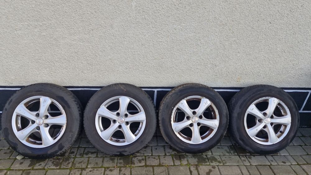Всесезонна резина 196/65/R15/ на титанах дисках 5/114.3/R15
