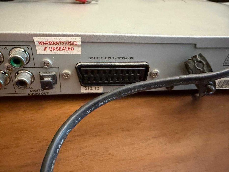 Продаю DVD-плеер DV521SI