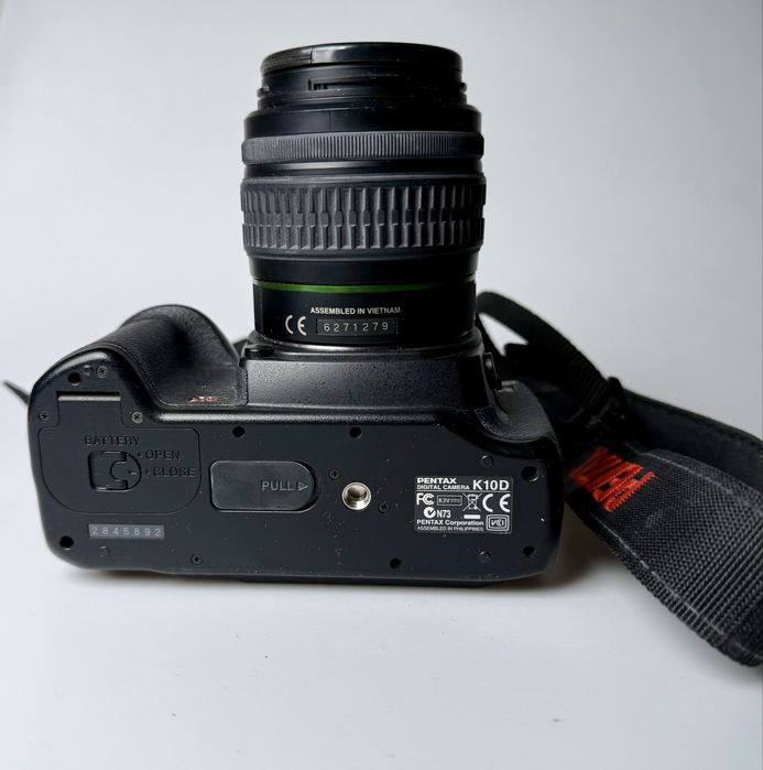 Дзеркальна камера Pentax k10d з обʼєктивом 18-55