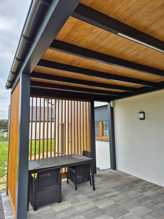 zadaszenie tarasu pergola patio altana lamele pionowe taras drewniany