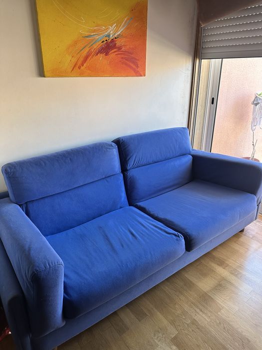 Vendo sofá azul. Recolha em Viana do Castelo.