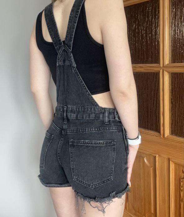 Czarne jeansowe ogrodniczki