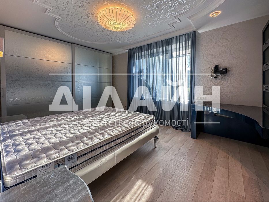 Авторський проект 4 кімн у класичному стилі по вул. Приходський.