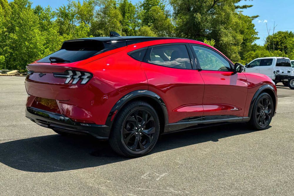 Ford Mustang Mach-E Premium      2023
