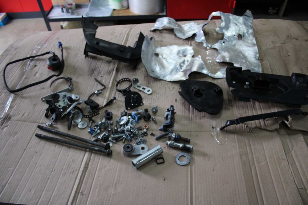 Śruby Szpilki Silnika Mocowanie Wypełnienie Yamaha R1 RN19 07-08