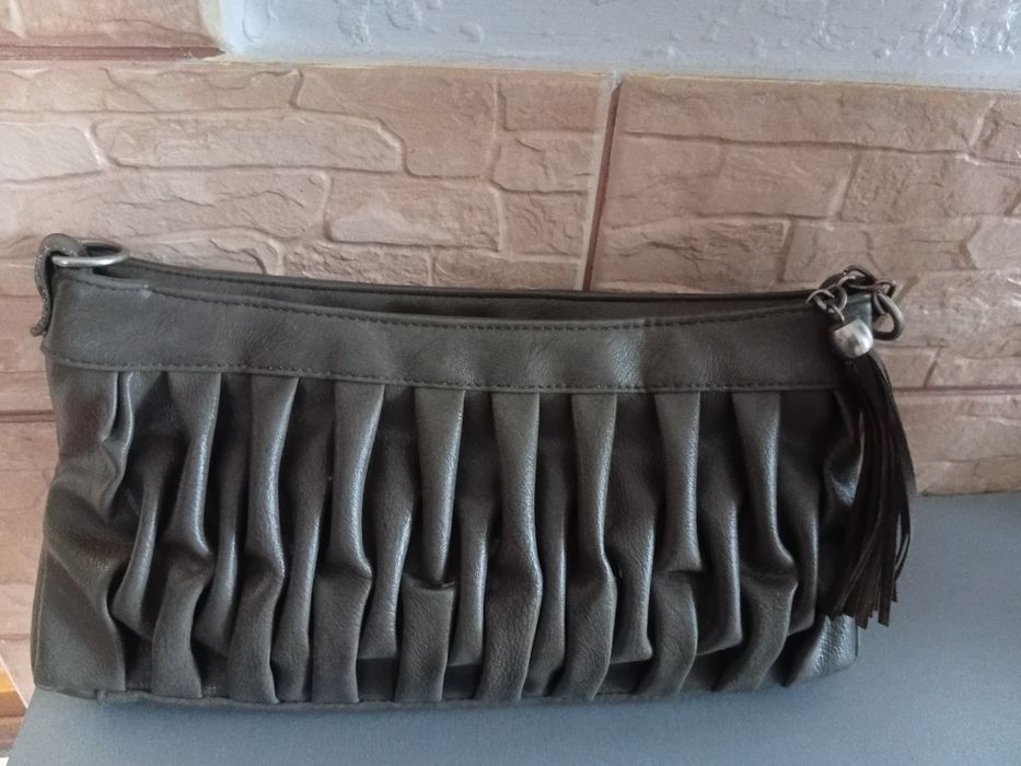 Сумочка сіра зручна