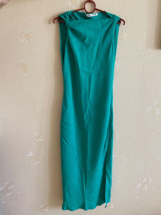 Сукня з боковим розрізом Zara