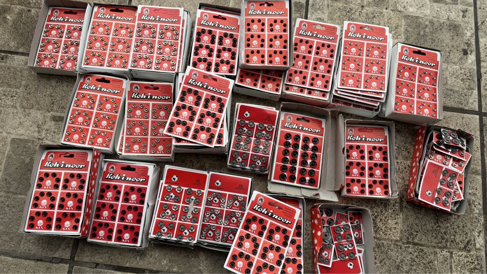 Кнопки пришивные металлические (лист - 36 шт/50 грн).