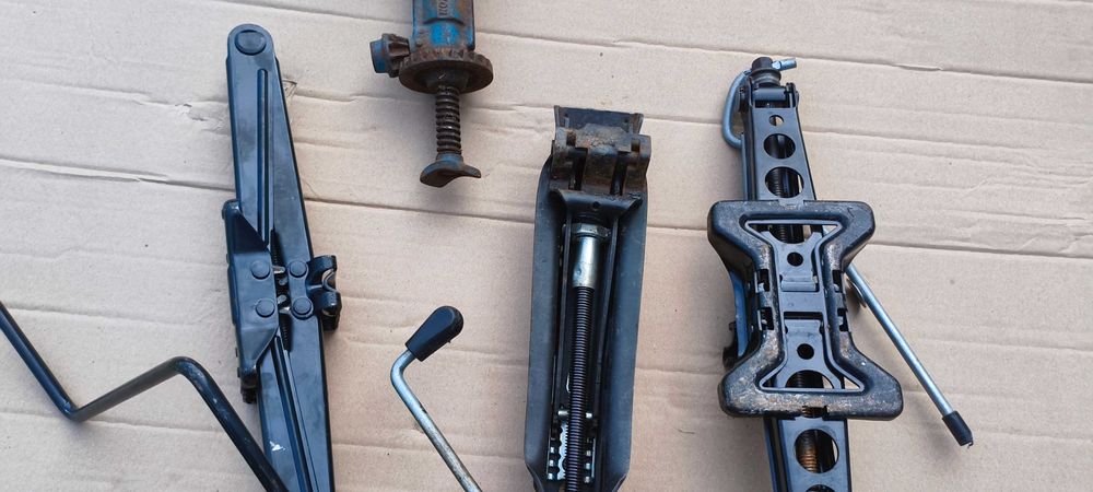 Домкрат автомобільний