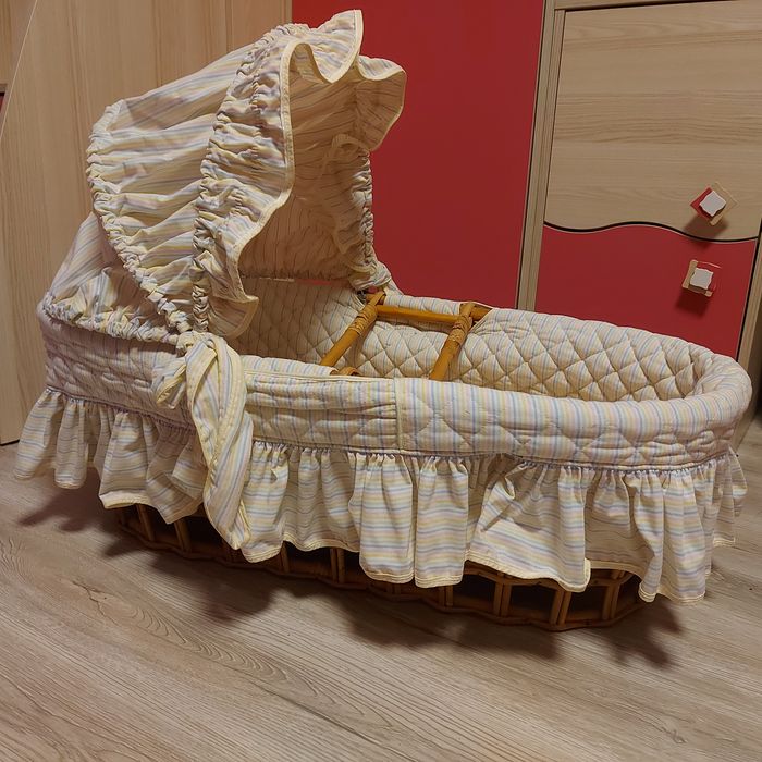 Wiklinowy kosz mojżesza z budką