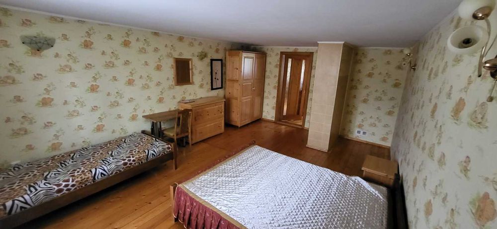 Двоповерховий будинок 192м², з окремим прим. бані на березі річки.