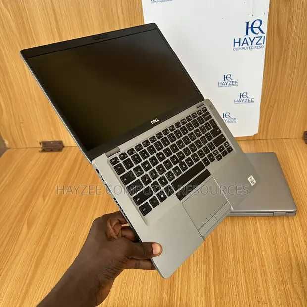 DELL I7 4,9GHZ 64GB memoria  ecra 14  touchscreen FULL HD