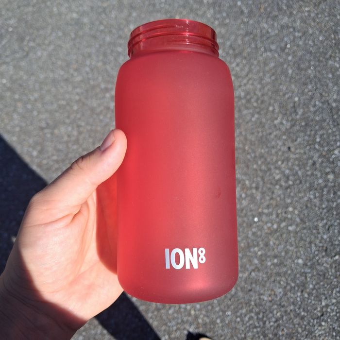 Bidon butelka ION8 plastikowa czerwony