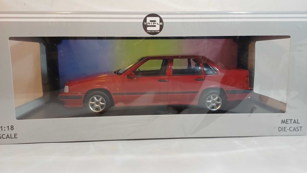 1/18 Volvo 850 - Triple 9