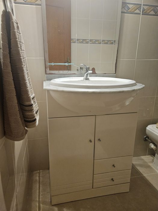Movel com lavatório + espelho casa de banho