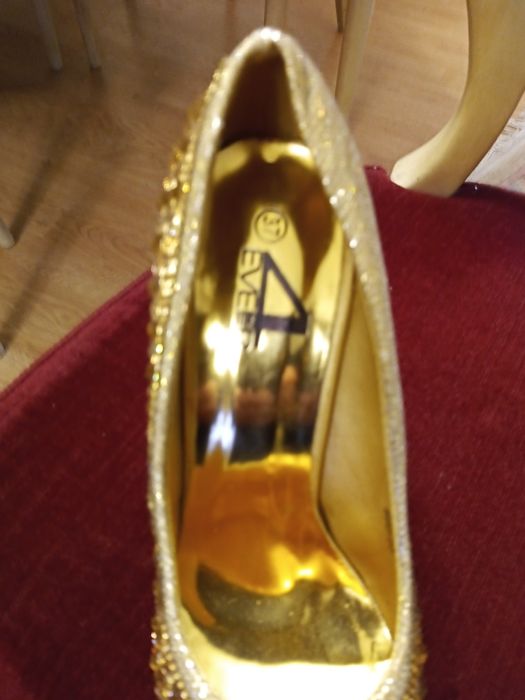 Piekne zlote buty