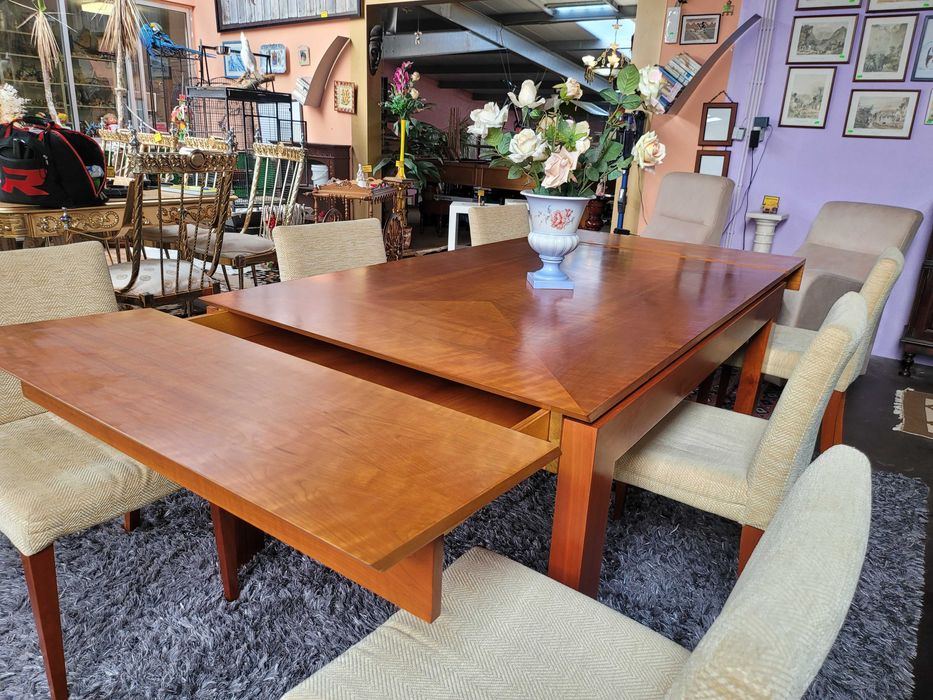 Mesa de sala em madeira maciça - extensível - Só a mesa as cadeiras sã