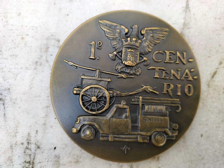 Medalhas alusivas aos Bombeiros Voluntários de Sintra.