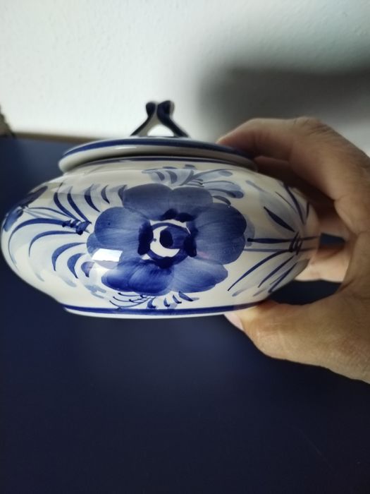 Peça redonda de porcelana