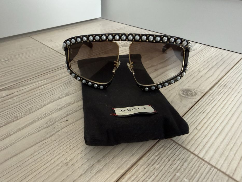 Okulary przeciwsłoneczne Gucci czarne zdobione bogato logo GG