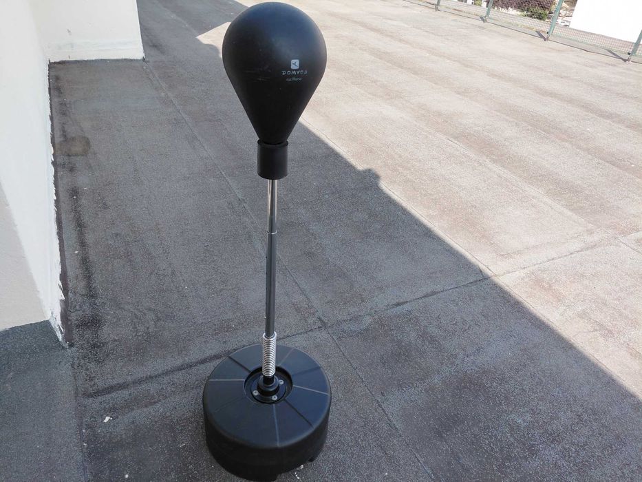 Saco Boxe Domyos com Base Lastrada em Preto