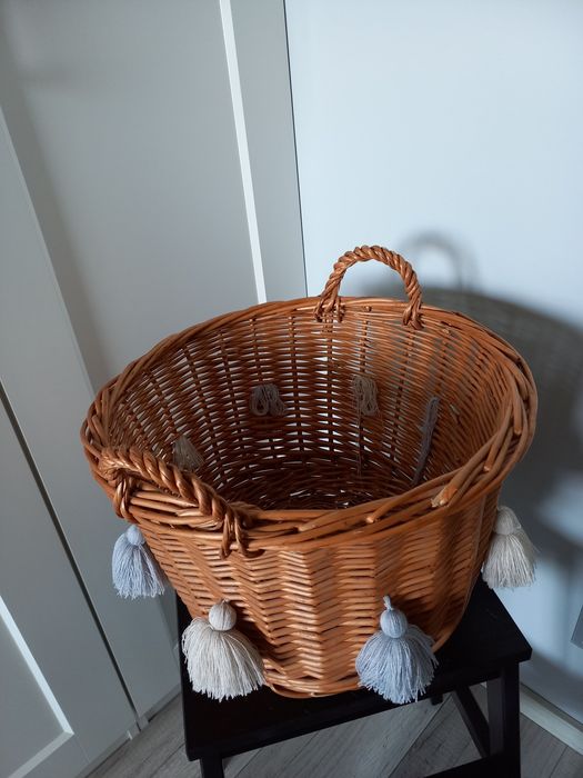 Wiklinowy duży kosz na zabawki z chwostami