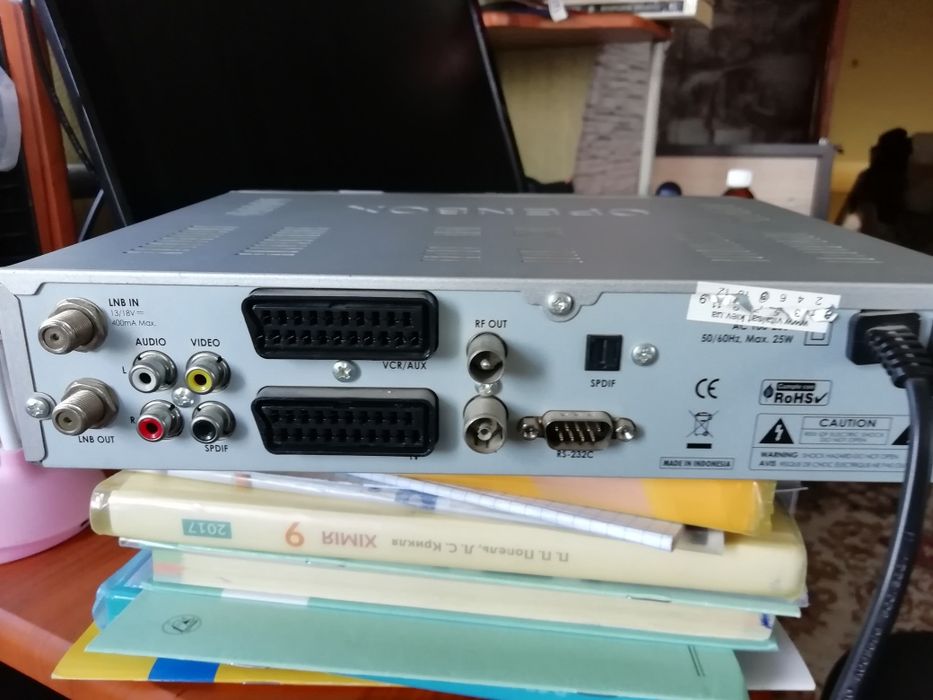 Тюнер спутниковый