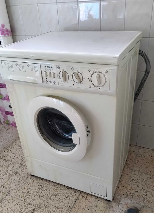 Máquina lavar e secar roupa Indesit