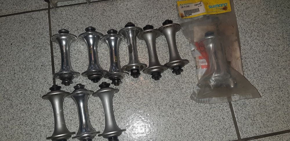 Vários cubos de rodas para bicicletas