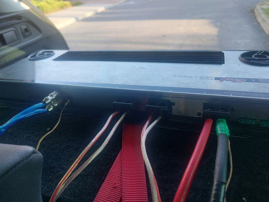 Wzmacniacz samochodowy