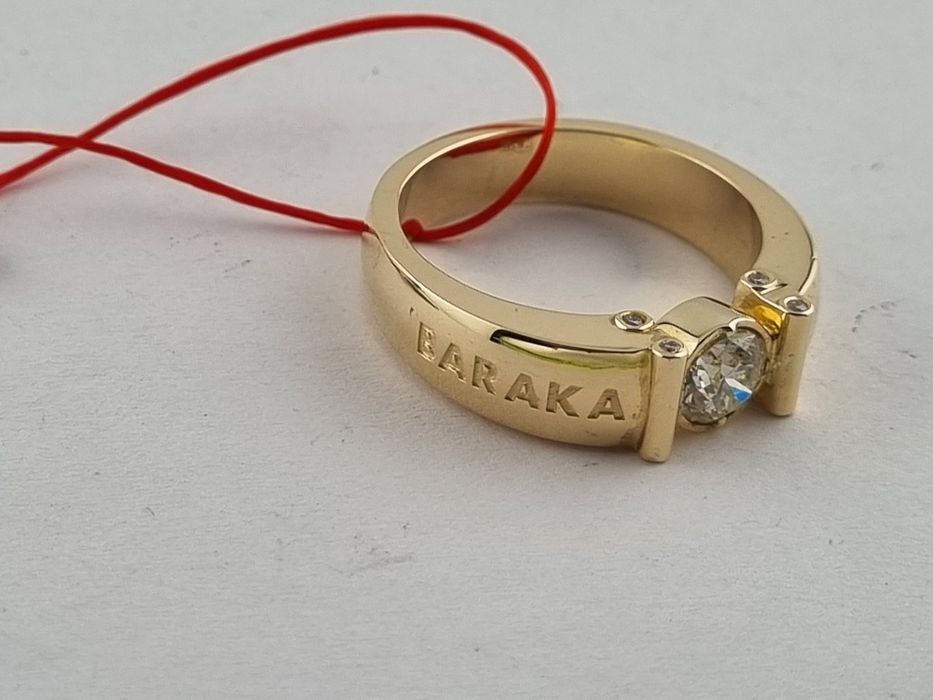 Золотое кольцо с бриллиантом