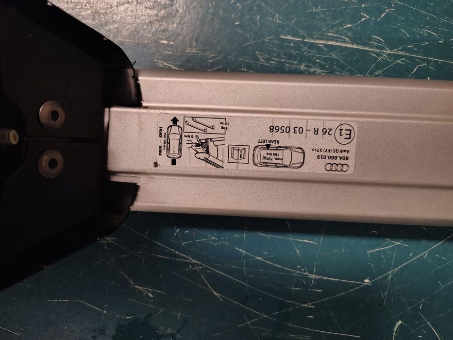 Belki na relingi plus siatka roleta do Audi Q5 2017