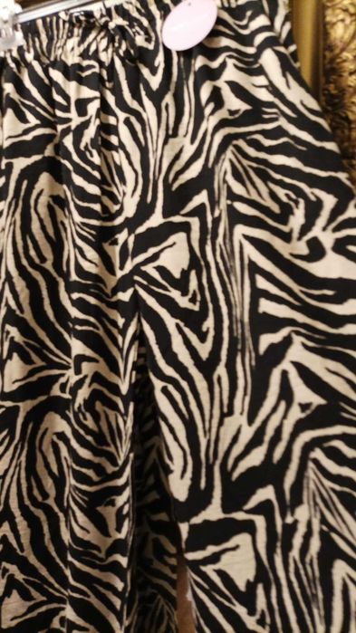 Nowe spodnie damskie z szeroka nogawka , zebra.