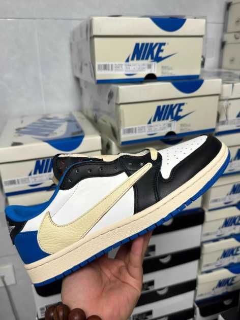 Jordan_1_Retro_Low_OG_SP_Travis_Scott_Fragment R.38