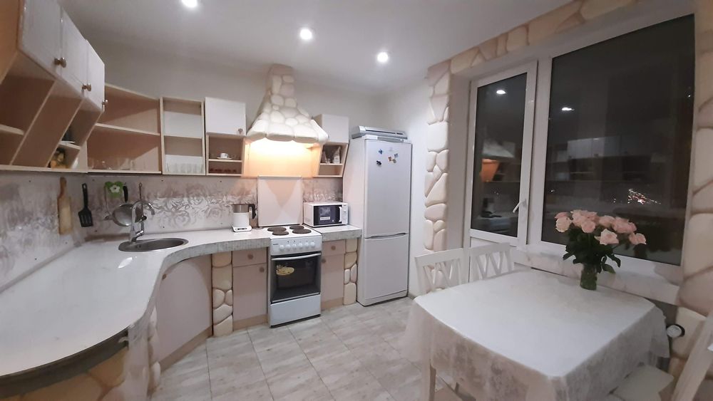 Подобово -погодинно ,1-2 кім.кв. Власна , Харьківске шосе 17-А, Мега-