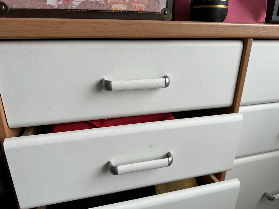 Comoda cor madeira e branco