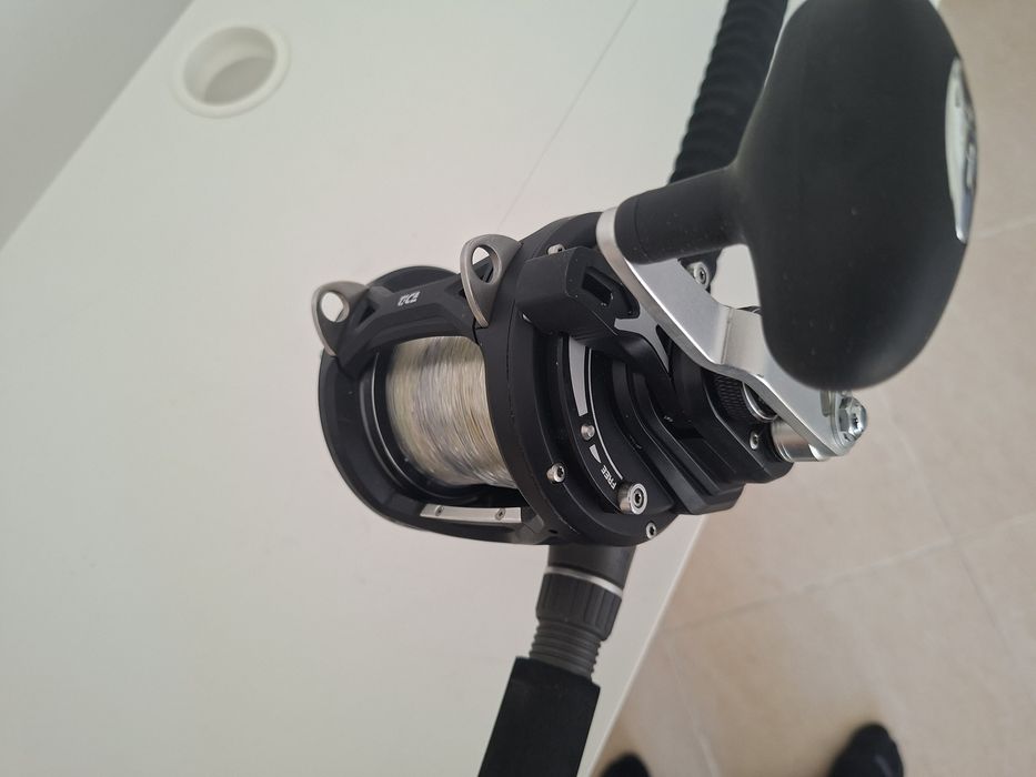 Carreto Tica OX30 Oxean Corrico

Cruzeta metálica

Cabo em espuma preta

Porta-carretel metálico

Passadores Fuji reforçados

Capa de tecido