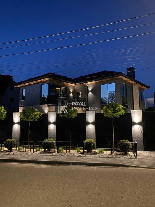 Продаж Будинок Київ Голосіївський район вул. Малокитаївська 300 м² 4 спальні Ділянка 5 соток Газ Гараж Підвал 20 кВт Під чистове оздоблення